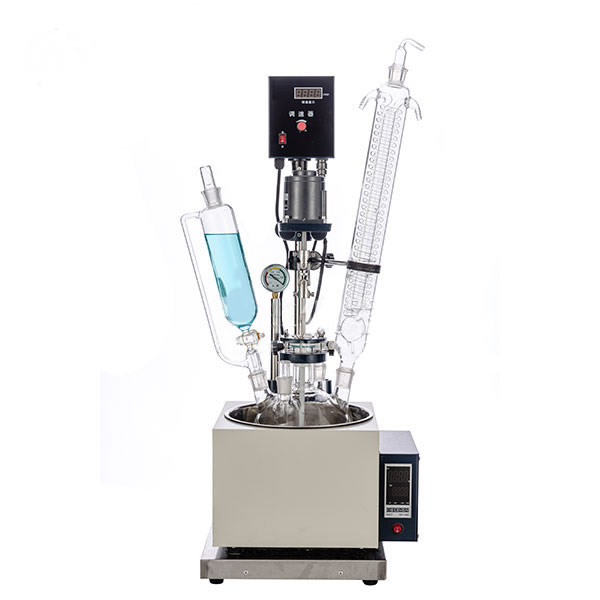 雙層玻璃反應(yīng)釜第一次使用時需要注意哪些問題？